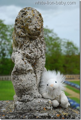 Löwenskulptur im Garten von Schloss Valençay